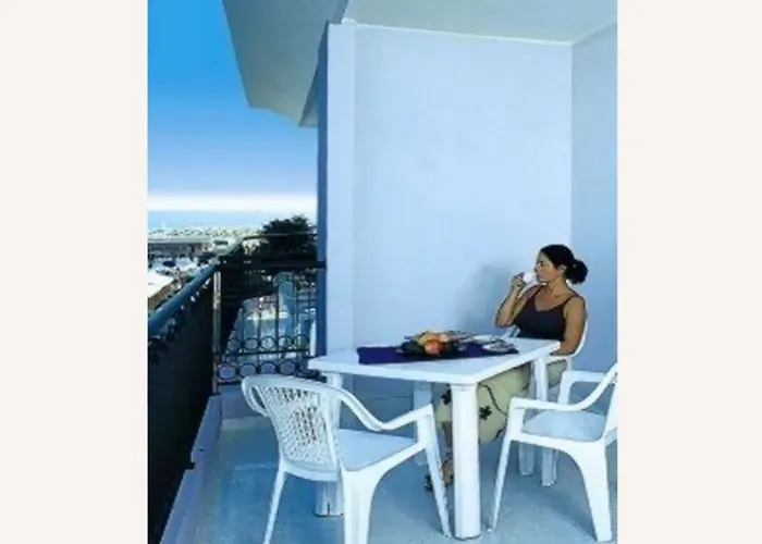 Stylish With Outdoor Pool 公寓