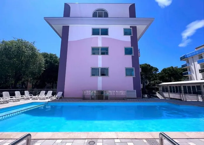 Stylish With Outdoor Pool *