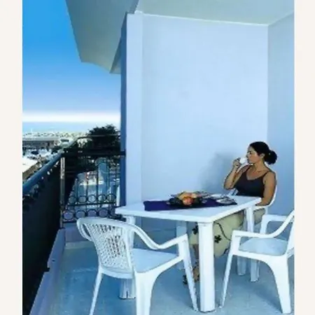 Stylish With Outdoor Pool Appartement
