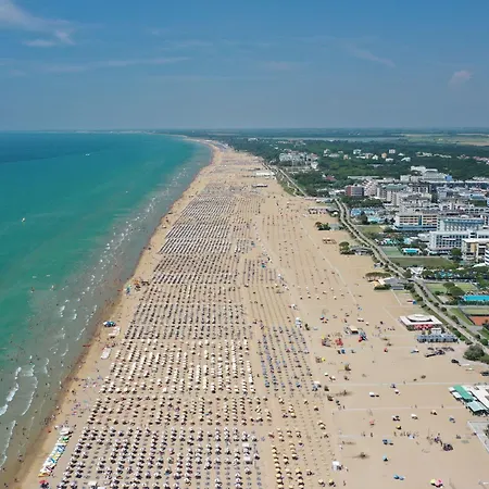 Stylish With Outdoor Pool Appartement Bibione